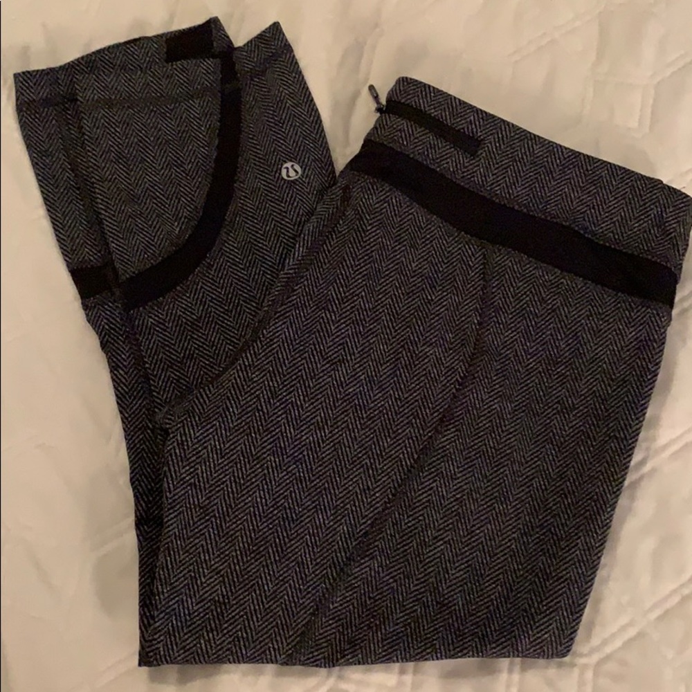 Rare lululemon crop leggings! Like new!!